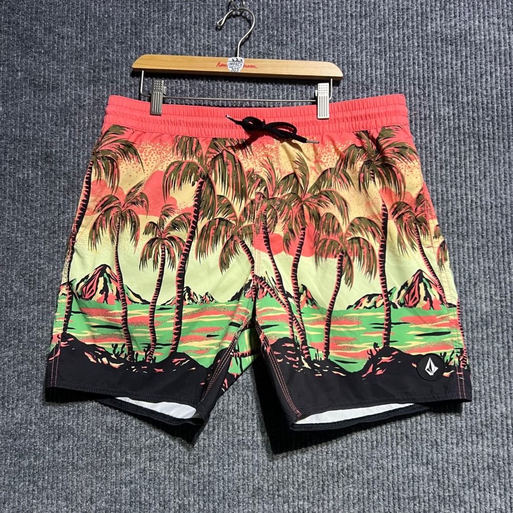 Volcom Swim Trunks Mens Medium Pink Tropical Sunset Palm Tree Board Shorts